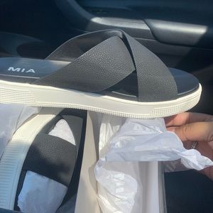 MIA Black Flatform Sandal